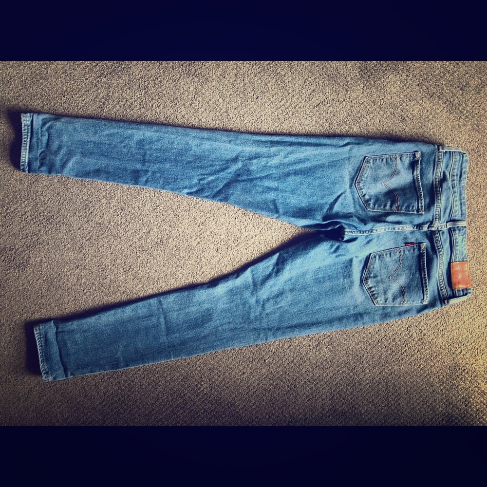 Levi 721 high rise distressed jeans